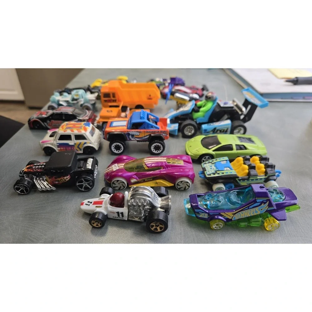 19 Hot Wheels Matchbox Diecast Vehicle Lot BMW Bone Shaker Lamborghini Trucks